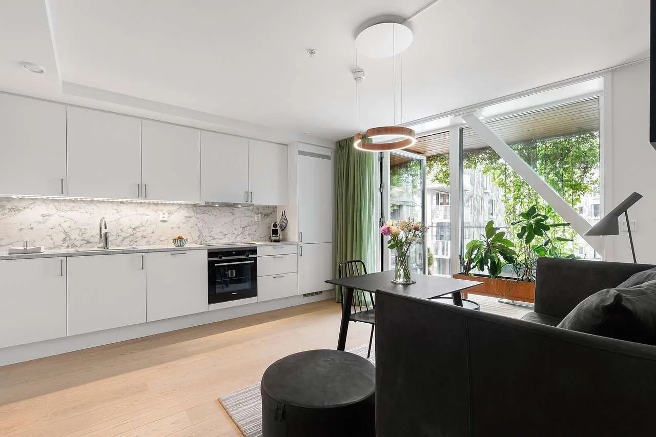 Home Window Tinting: Comfort, Privacy, Savings